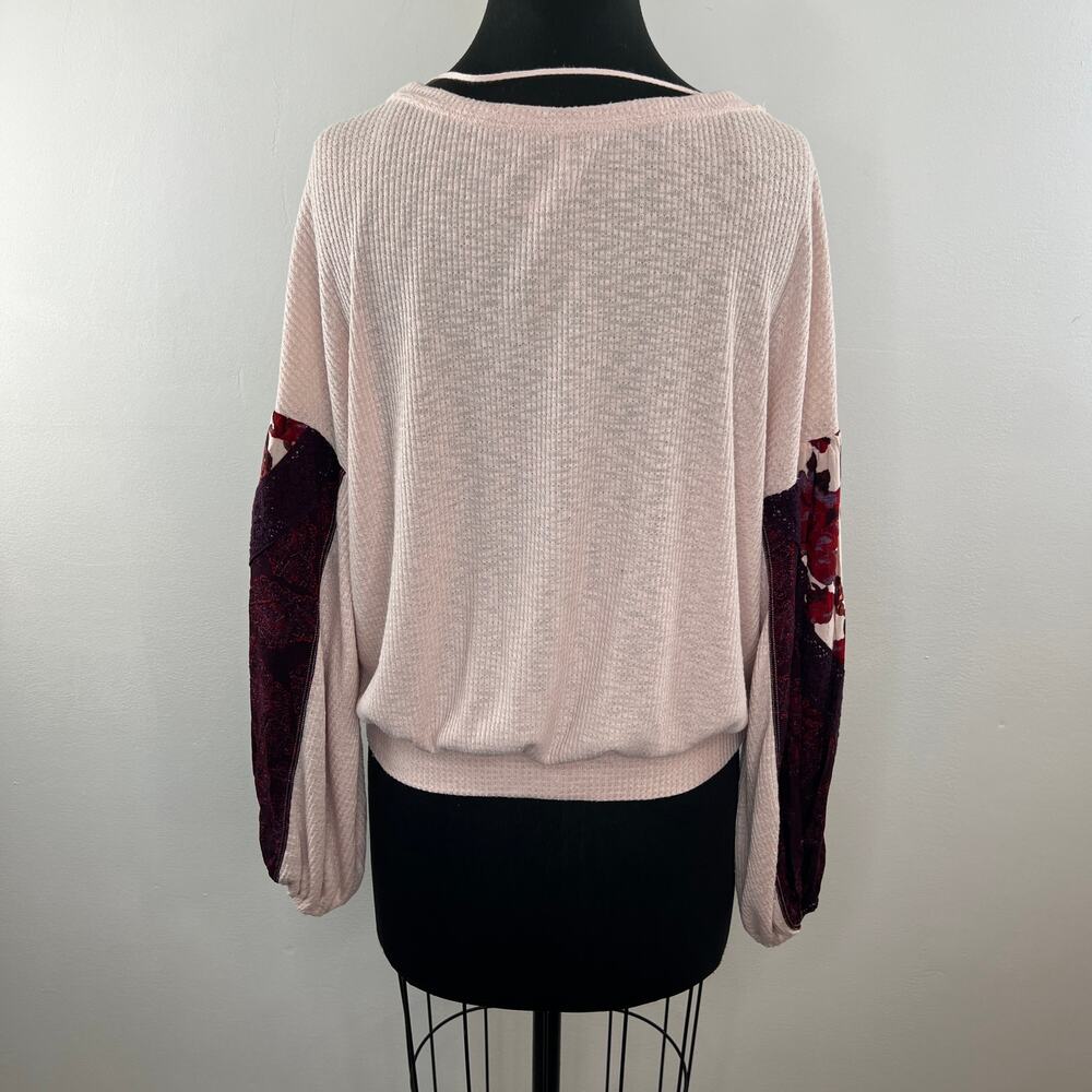 FREE PEOPLE Casual Clash Top Rose Pink Long Puff Sleeves Floral Lace Relaxed S - Picture 6 of 8